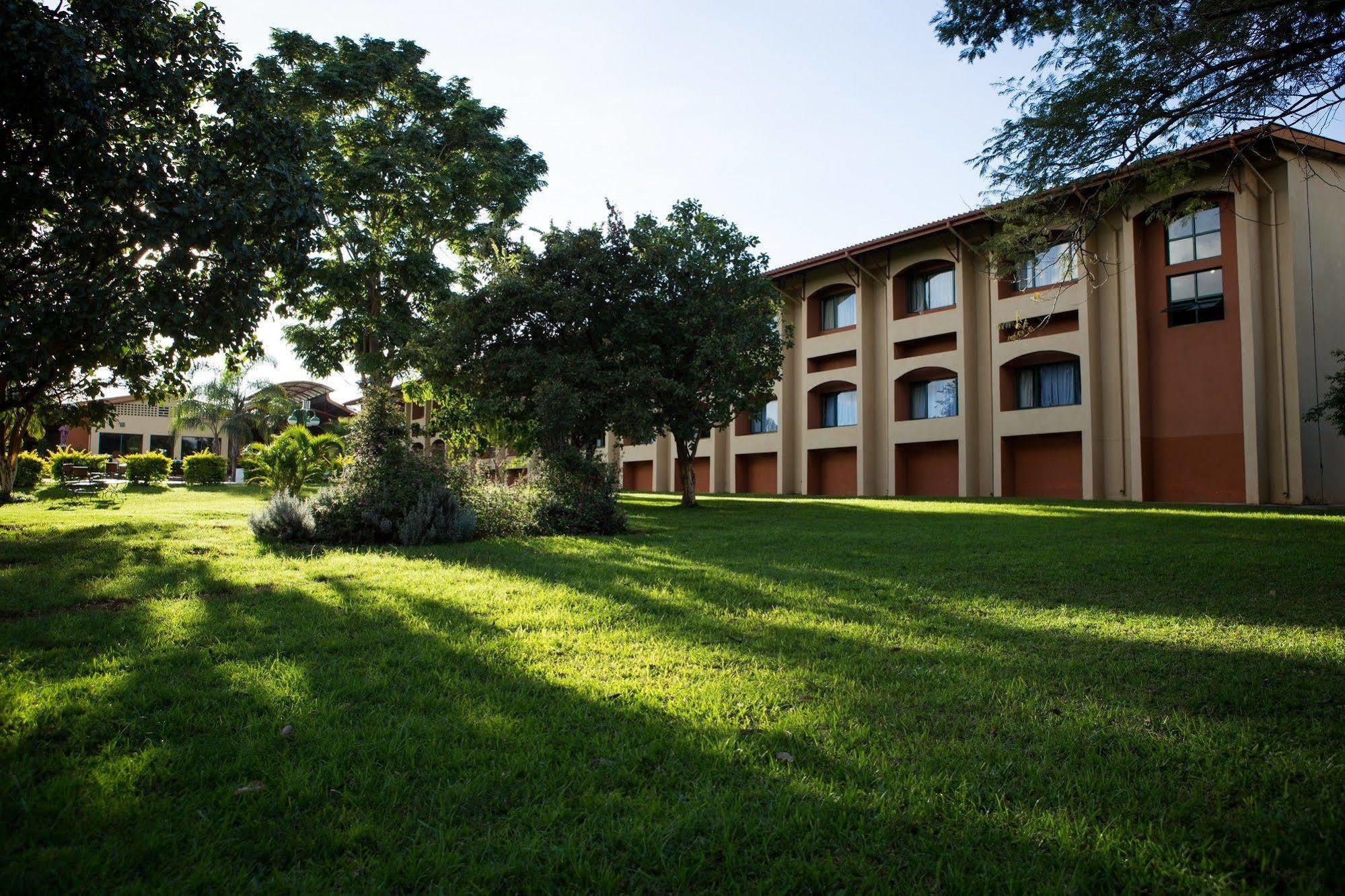 M'Kango Golfview Hotel Lusaka Eksteriør billede